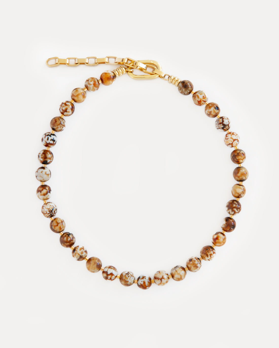Minimalist Coffee Caramel Necklace with polished agate beads in caramel, brown and white tones, finished with a gold-plated clasp.
